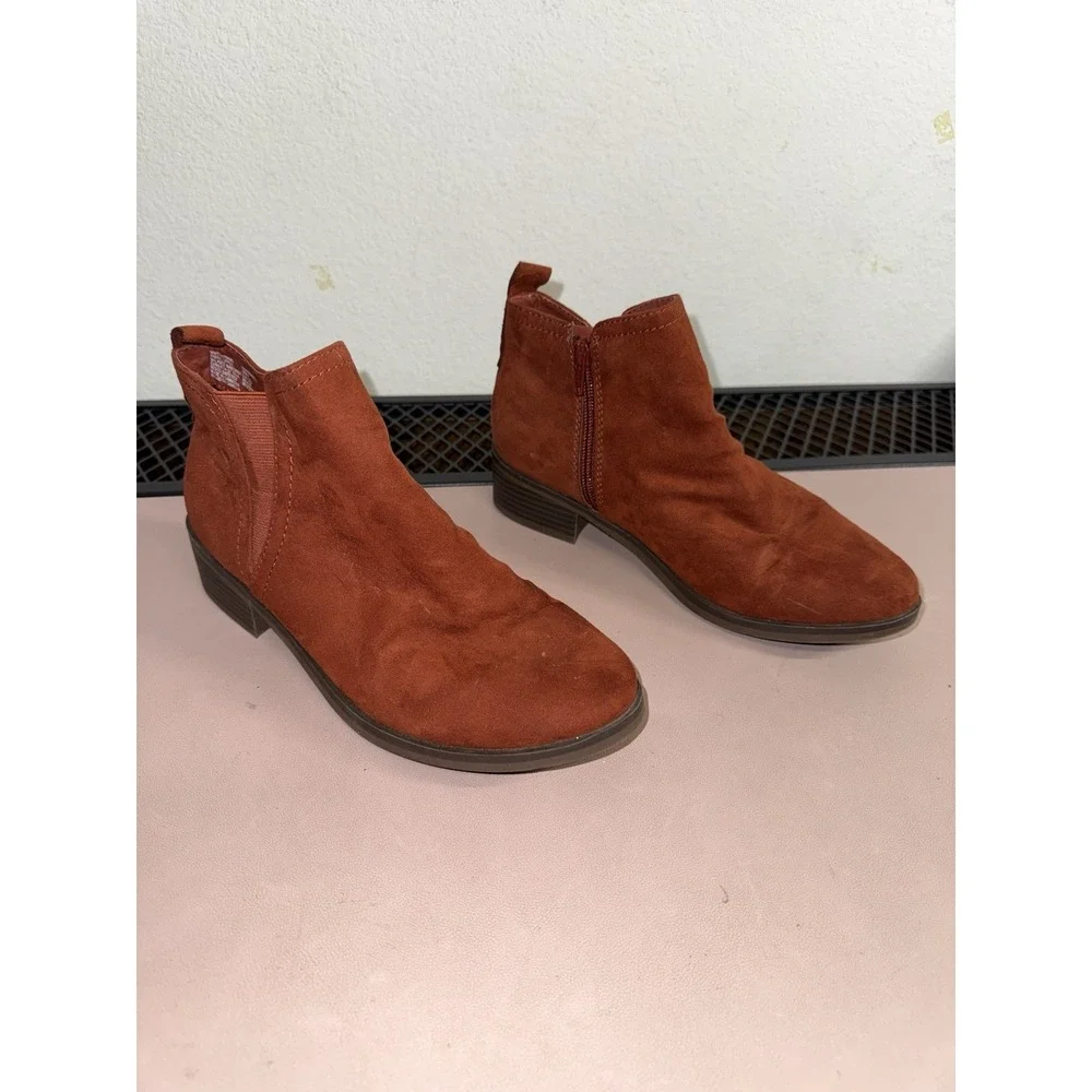 Time and‎ Tru Women's Ankle Boots Size 8 Rust Suede Zip Low Heel Booties
